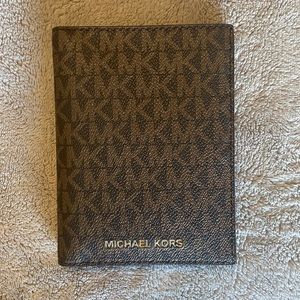 MICHAEL KORS Jet Set Travel Passport Holder Wallet